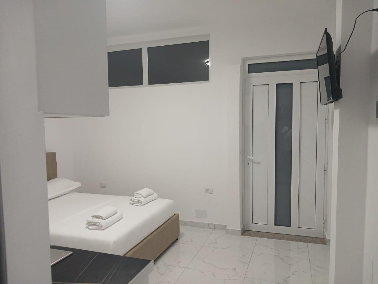Aidens'S House 3 Hotel Vlore Exterior photo